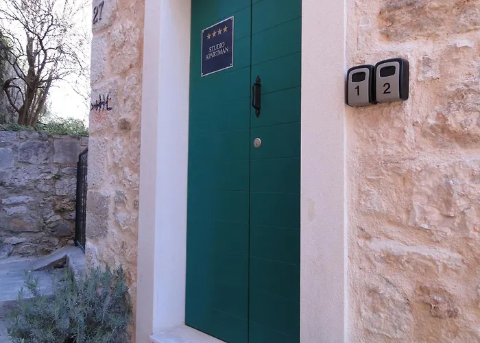 Heritage 4-stars Fox Pitve Hvar イェルサ